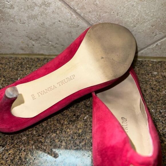Women's Ivanka Trump Red Suede Heels Size 6M Size - Picture 6 of 6